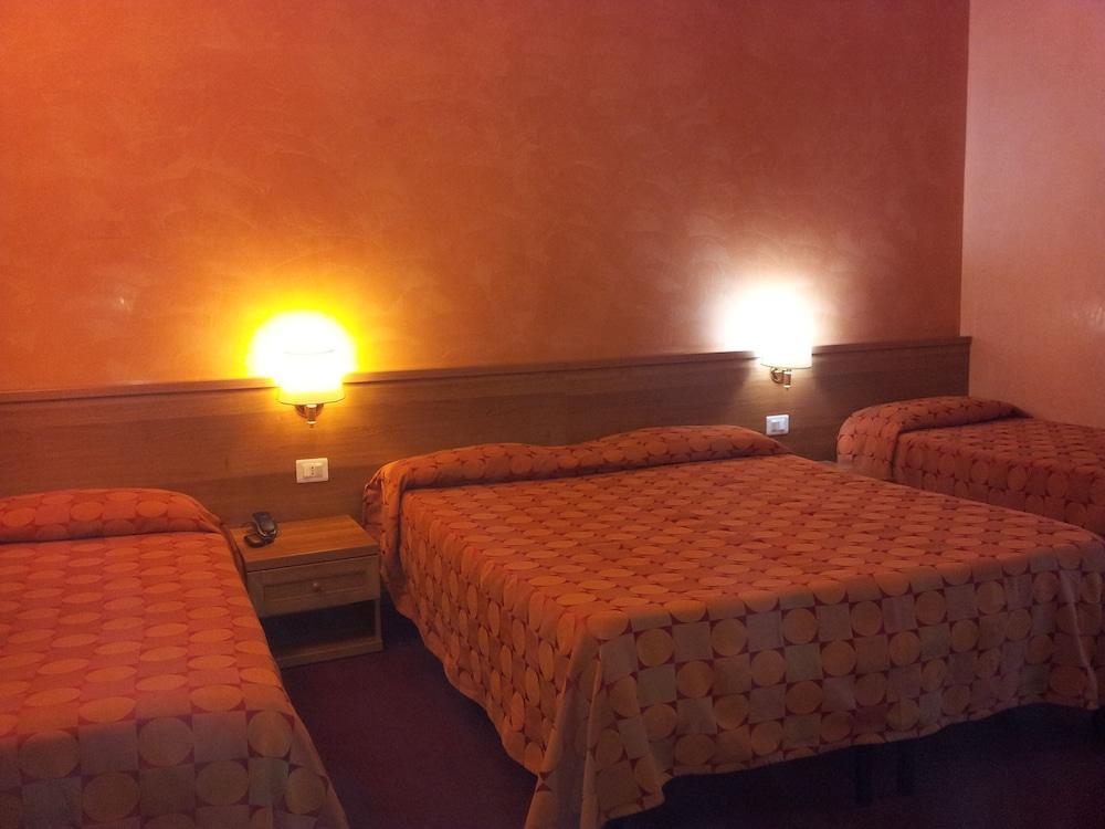 มอร์เฟียส รูม Bed & Breakfast โรม ภายนอก รูปภาพ